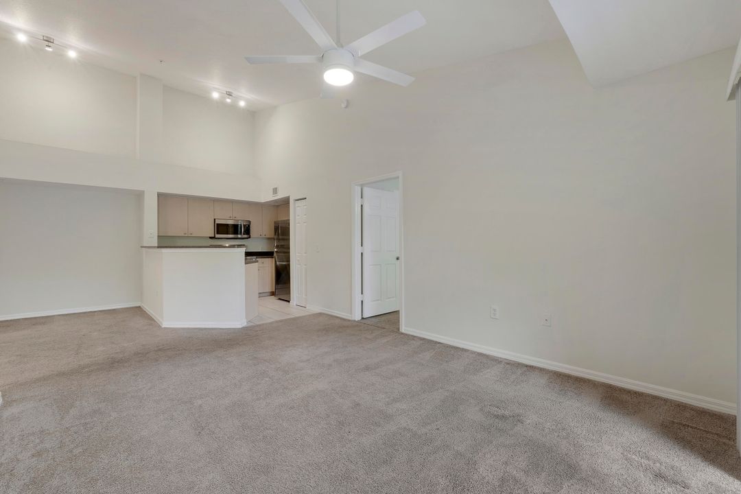 Active With Contract: $1,875 (2 beds, 2 baths, 1060 Square Feet)