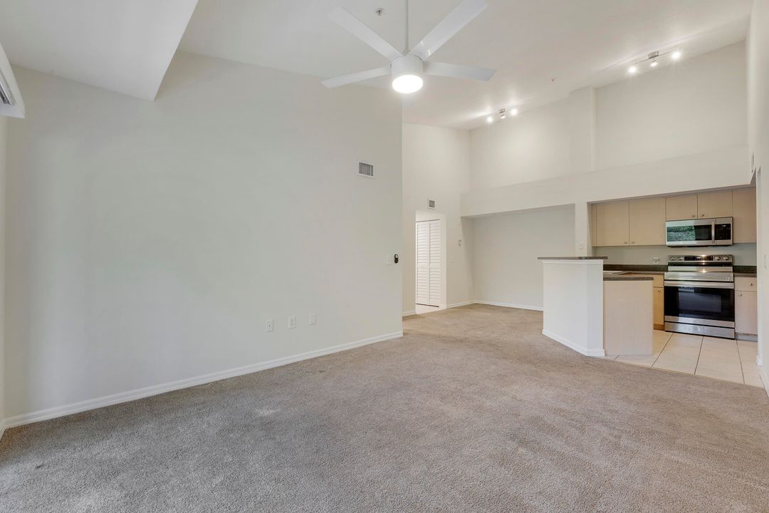 Active With Contract: $1,875 (2 beds, 2 baths, 1060 Square Feet)