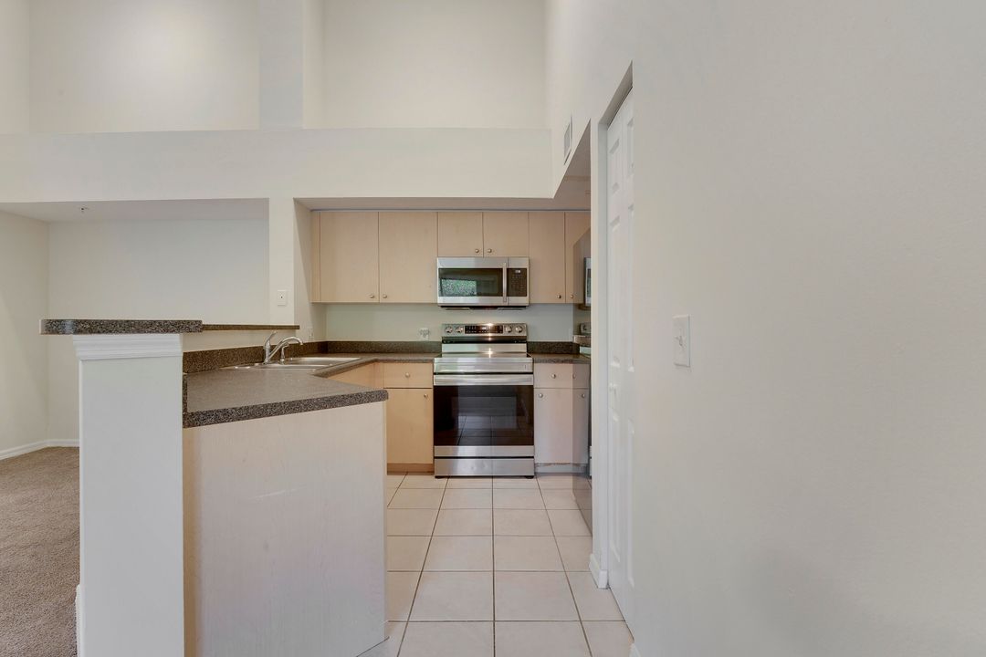 Active With Contract: $1,875 (2 beds, 2 baths, 1060 Square Feet)
