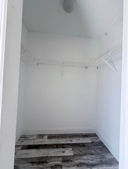 Active With Contract: $2,950 (3 beds, 2 baths, 1144 Square Feet)