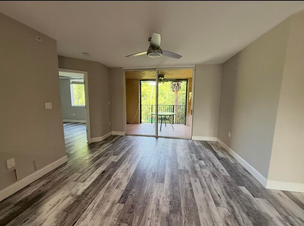 Active With Contract: $2,950 (3 beds, 2 baths, 1144 Square Feet)