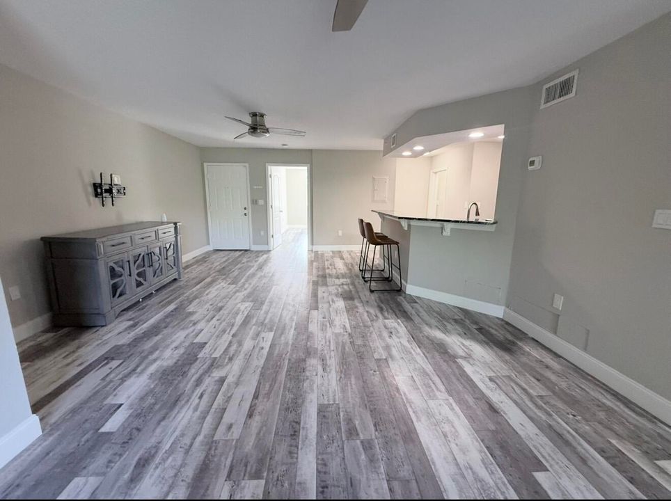 Active With Contract: $2,950 (3 beds, 2 baths, 1144 Square Feet)