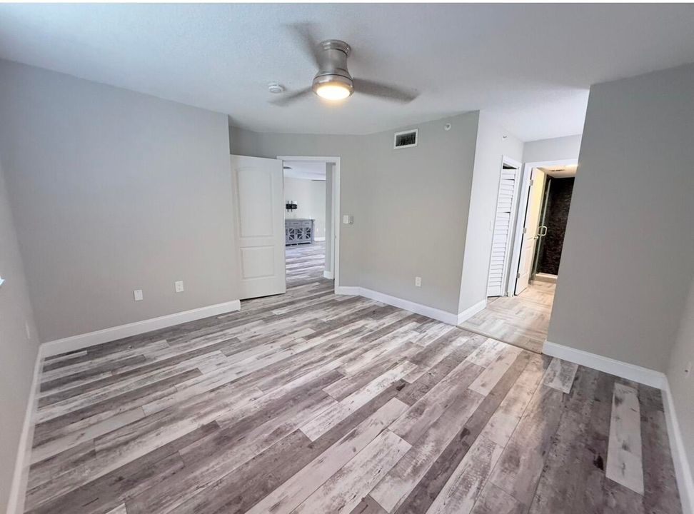 Active With Contract: $2,950 (3 beds, 2 baths, 1144 Square Feet)