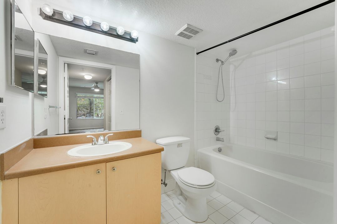 Active With Contract: $1,875 (2 beds, 2 baths, 1060 Square Feet)