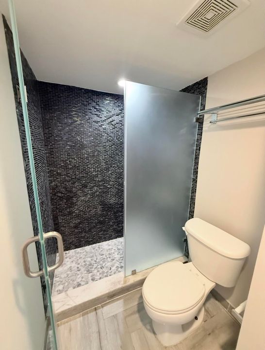 Active With Contract: $2,950 (3 beds, 2 baths, 1144 Square Feet)