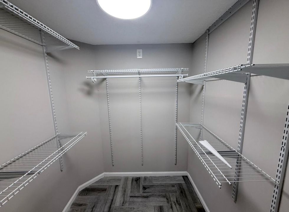 Active With Contract: $2,950 (3 beds, 2 baths, 1144 Square Feet)