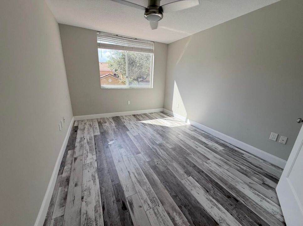 Active With Contract: $2,950 (3 beds, 2 baths, 1144 Square Feet)
