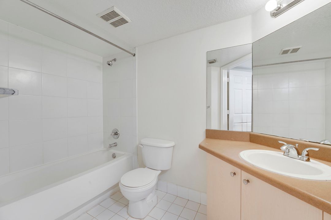 Active With Contract: $1,875 (2 beds, 2 baths, 1060 Square Feet)