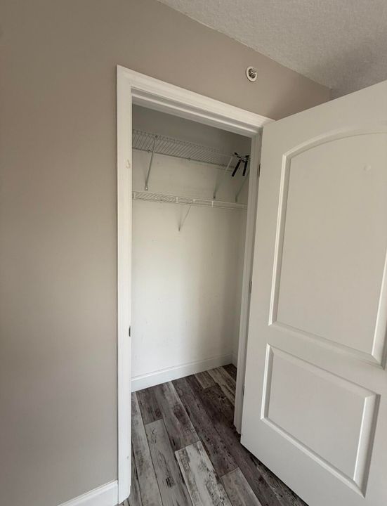 Active With Contract: $2,950 (3 beds, 2 baths, 1144 Square Feet)