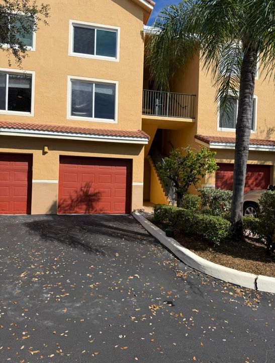 Active With Contract: $2,950 (3 beds, 2 baths, 1144 Square Feet)