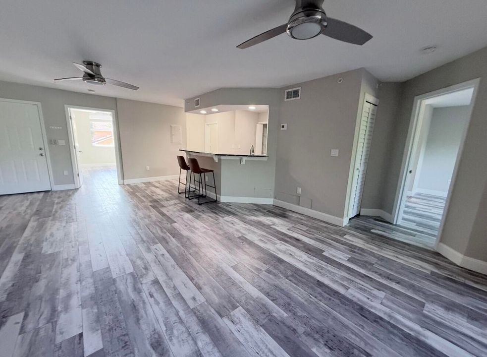 Active With Contract: $2,950 (3 beds, 2 baths, 1144 Square Feet)