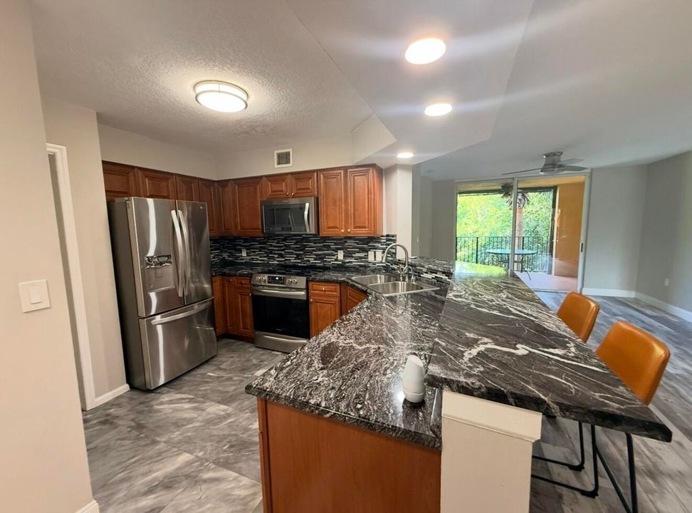 Active With Contract: $2,950 (3 beds, 2 baths, 1144 Square Feet)