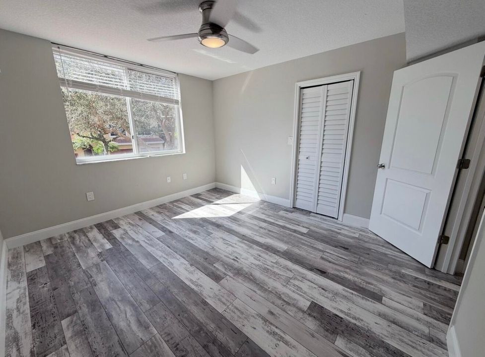 Active With Contract: $2,950 (3 beds, 2 baths, 1144 Square Feet)