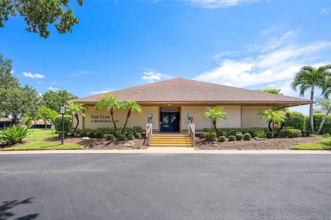 For Sale: $429,900 (3 beds, 2 baths, 1672 Square Feet)