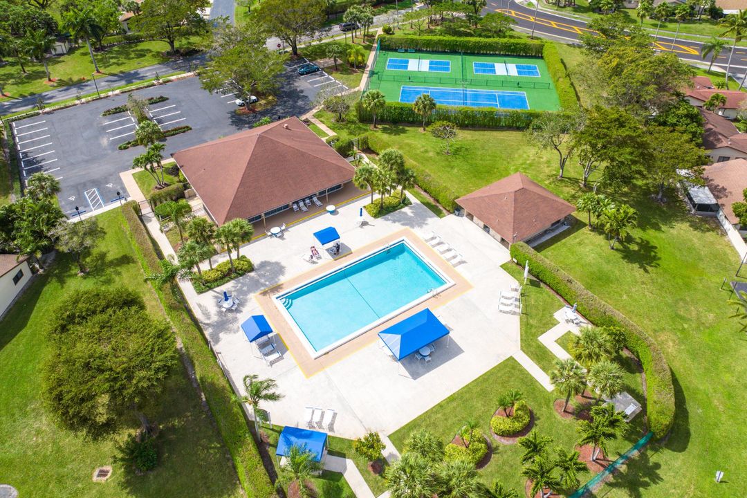 For Sale: $429,900 (3 beds, 2 baths, 1672 Square Feet)