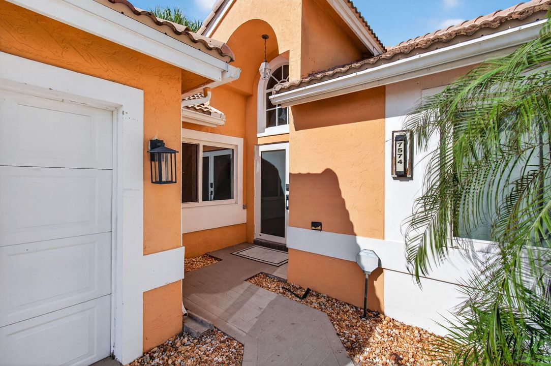 For Sale: $549,000 (3 beds, 2 baths, 1813 Square Feet)