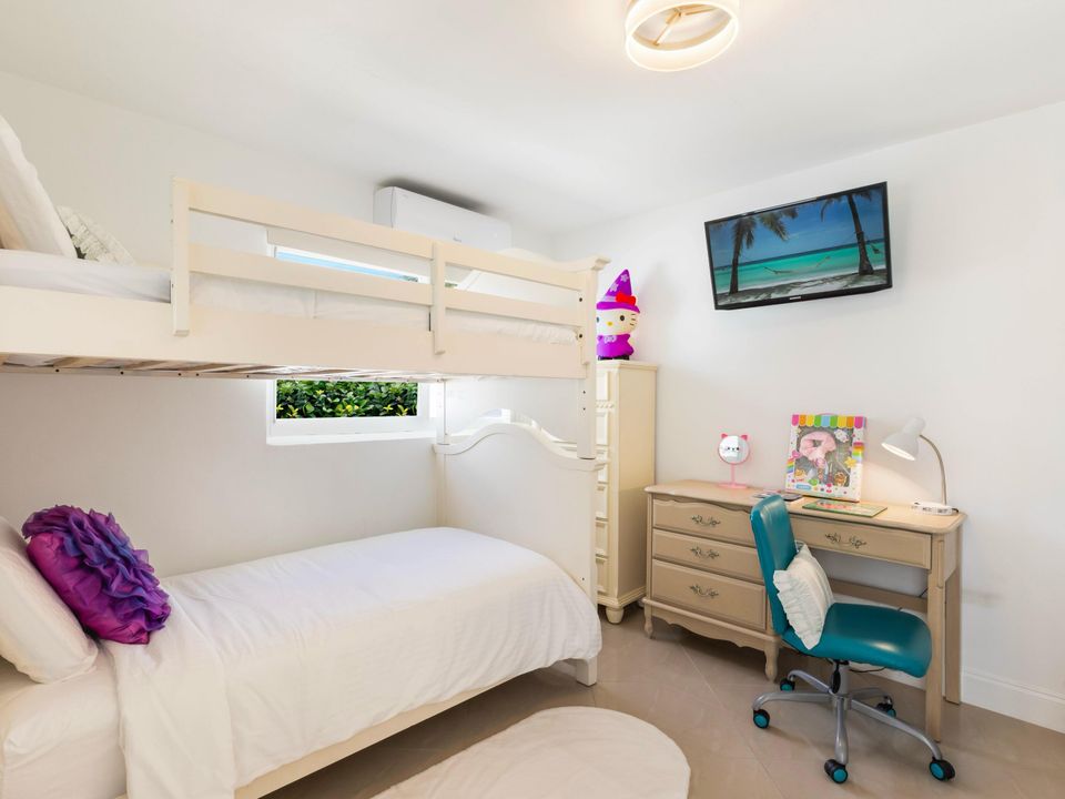 出租: $3,995 (3 贝兹, 2 浴室, 1498 平方英尺)