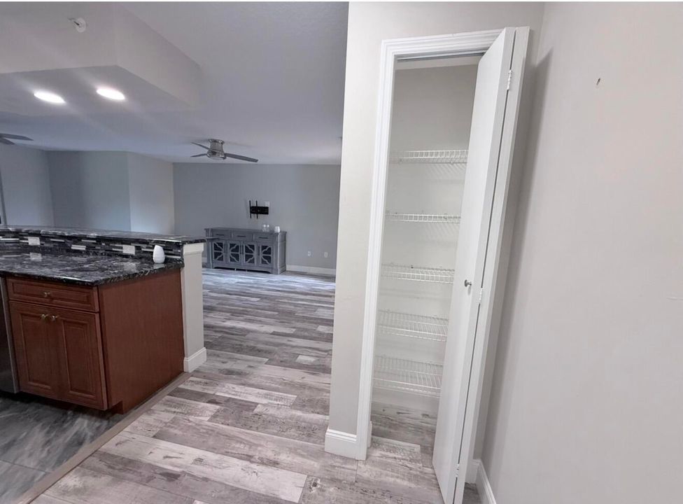 Active With Contract: $2,950 (3 beds, 2 baths, 1144 Square Feet)