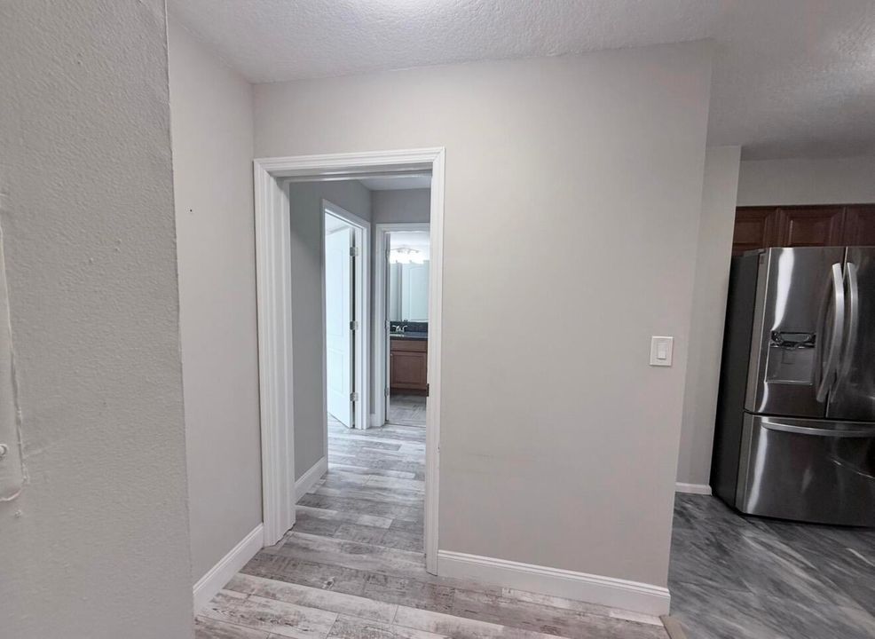 Active With Contract: $2,950 (3 beds, 2 baths, 1144 Square Feet)