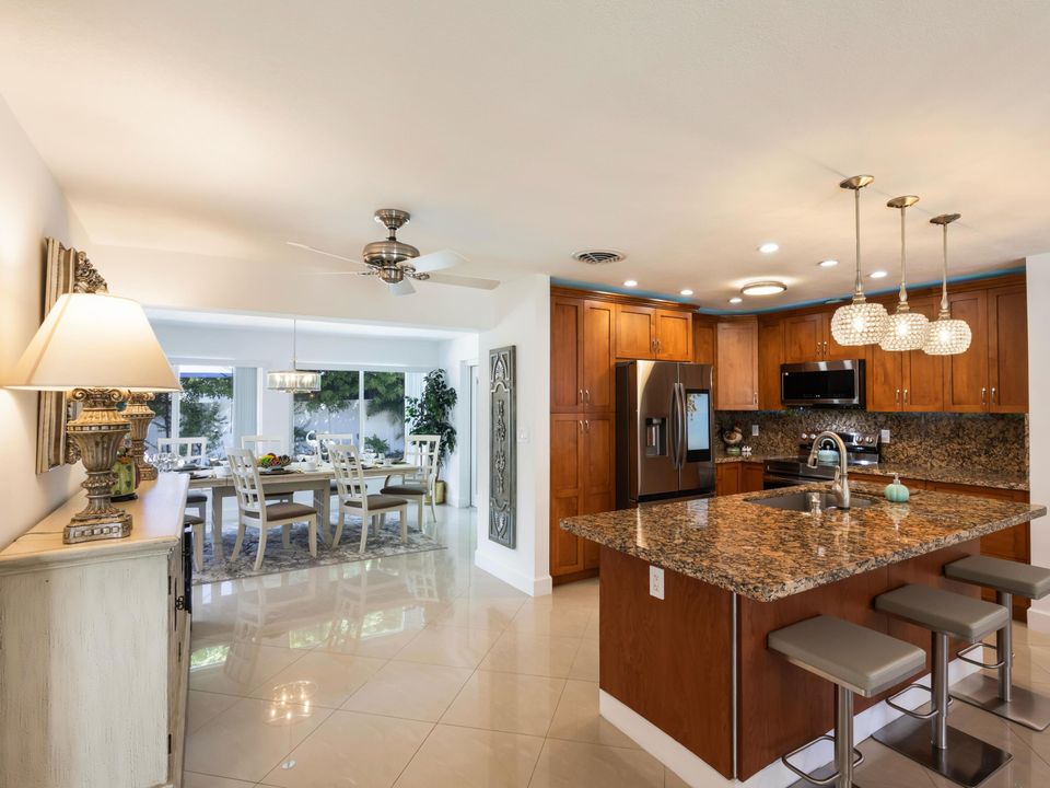 出租: $3,995 (3 贝兹, 2 浴室, 1498 平方英尺)