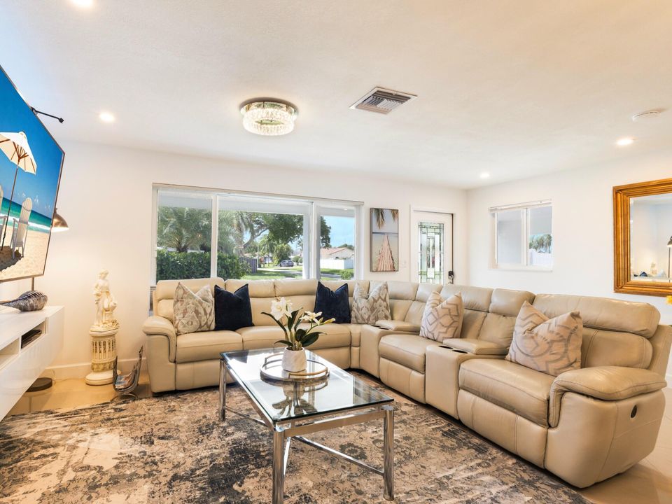 出租: $3,995 (3 贝兹, 2 浴室, 1498 平方英尺)