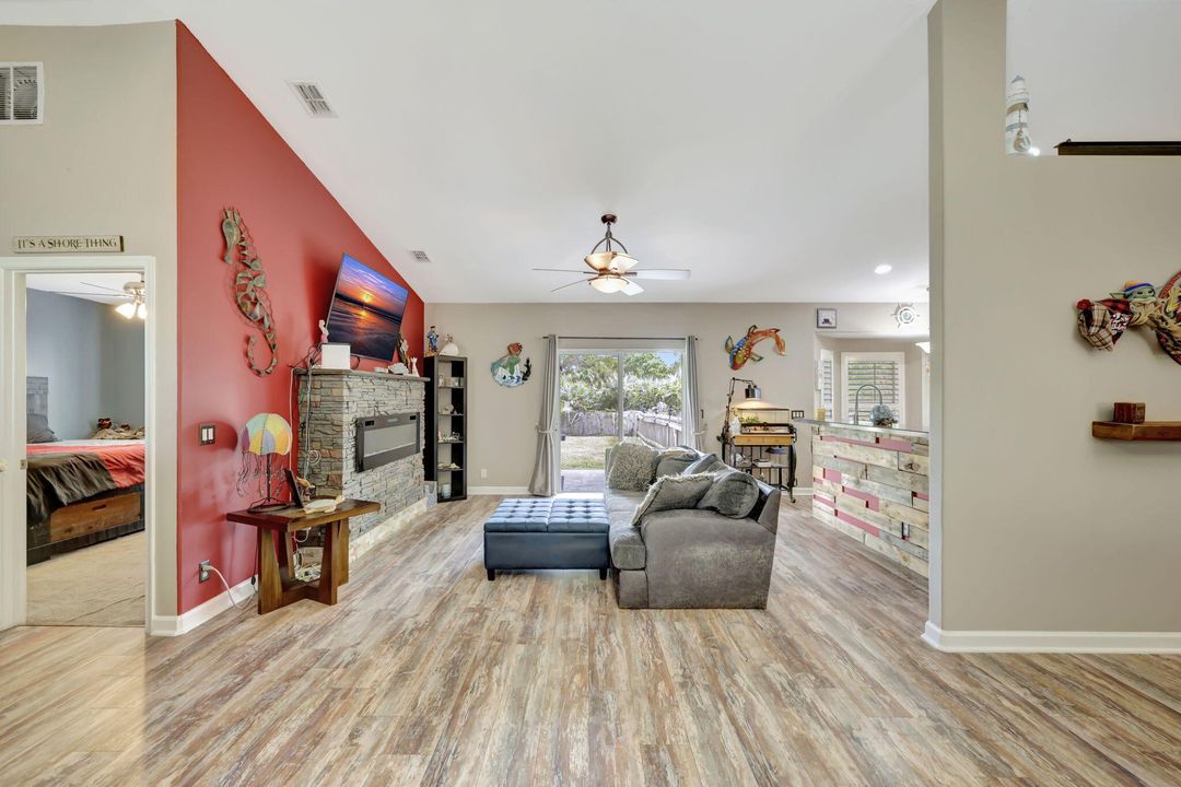 For Sale: $395,000 (3 beds, 2 baths, 1691 Square Feet)