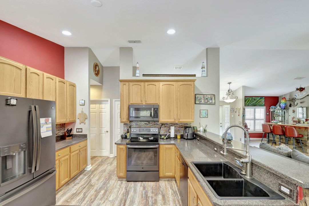 For Sale: $395,000 (3 beds, 2 baths, 1691 Square Feet)