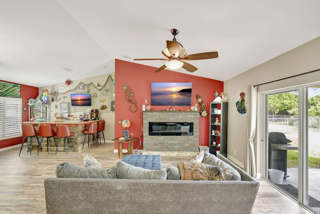 For Sale: $395,000 (3 beds, 2 baths, 1691 Square Feet)