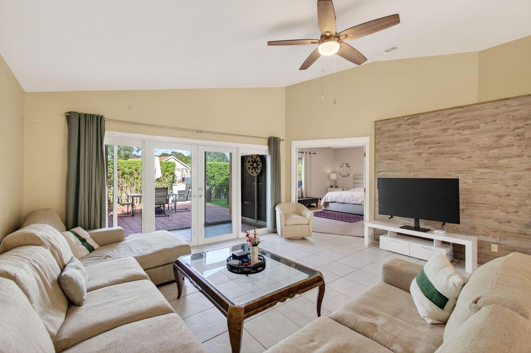 For Sale: $549,000 (3 beds, 2 baths, 1813 Square Feet)