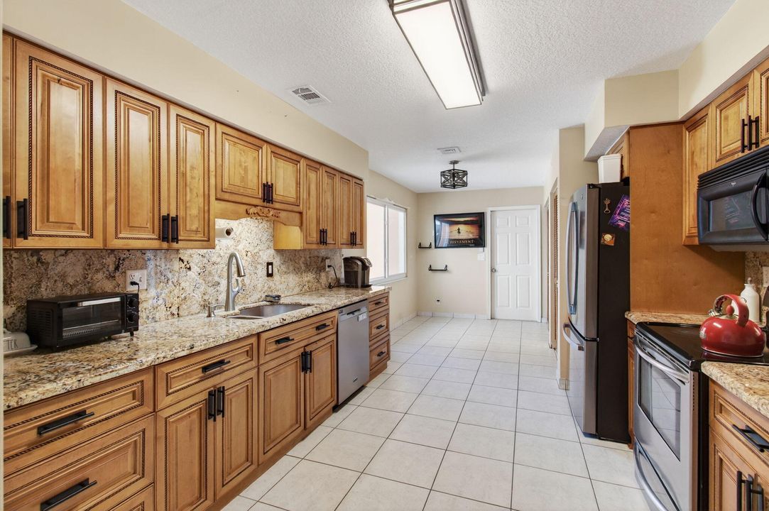 For Sale: $549,000 (3 beds, 2 baths, 1813 Square Feet)