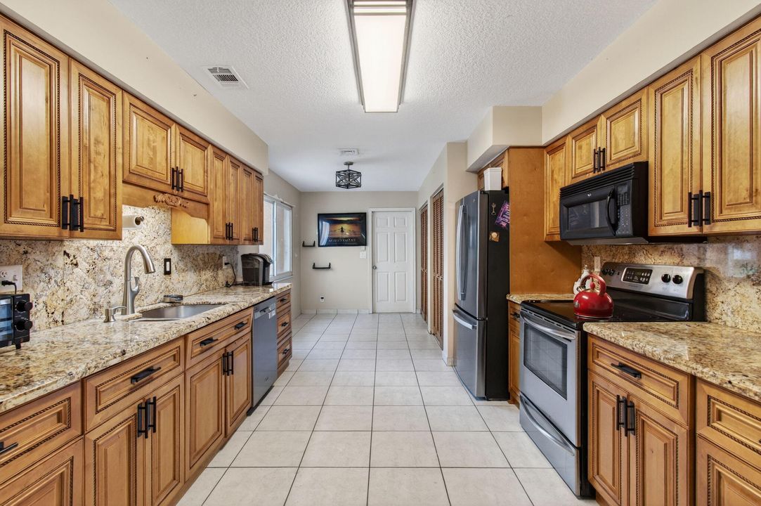 For Sale: $549,000 (3 beds, 2 baths, 1813 Square Feet)