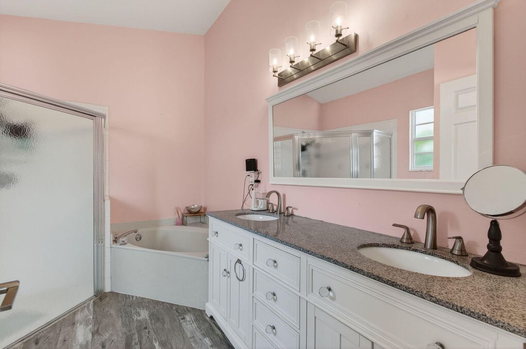 For Sale: $549,000 (3 beds, 2 baths, 1813 Square Feet)