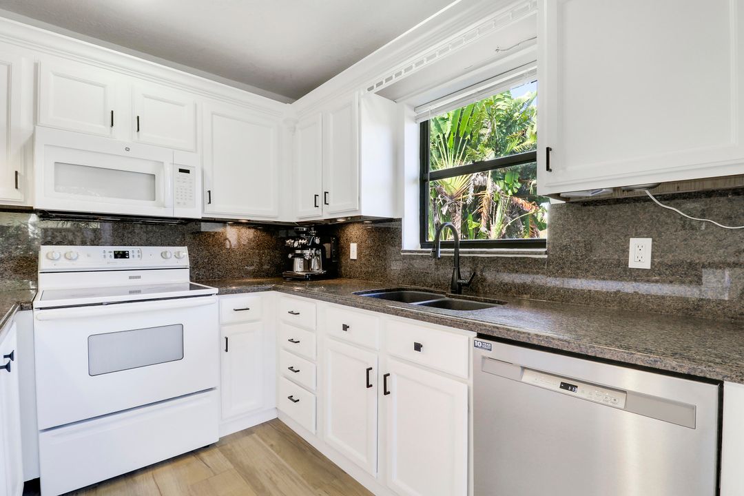 待售: $375,000 (2 贝兹, 2 浴室, 1320 平方英尺)