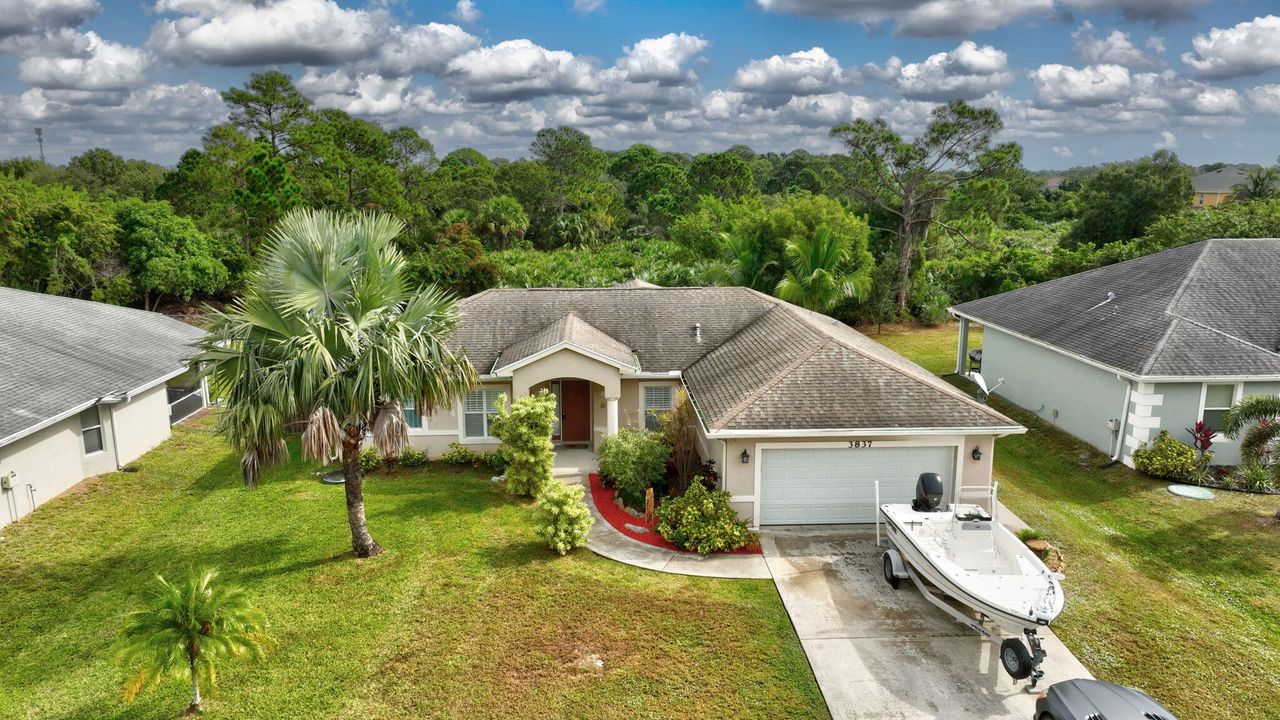 For Sale: $395,000 (3 beds, 2 baths, 1691 Square Feet)