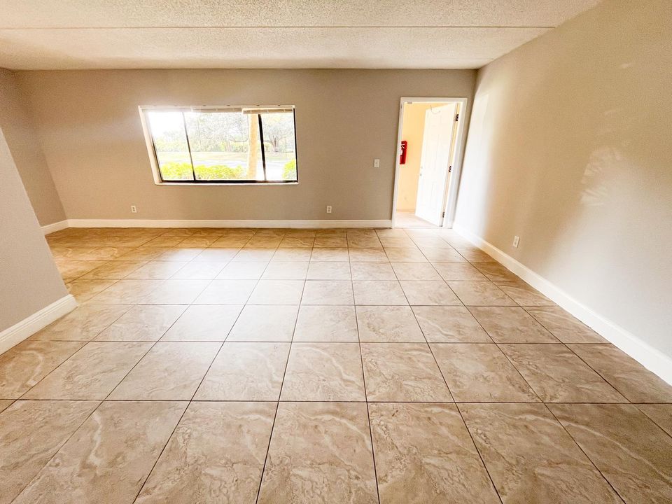 В аренду: $1,895 (2 спален, 2 ванн, 900 Квадратных фут)