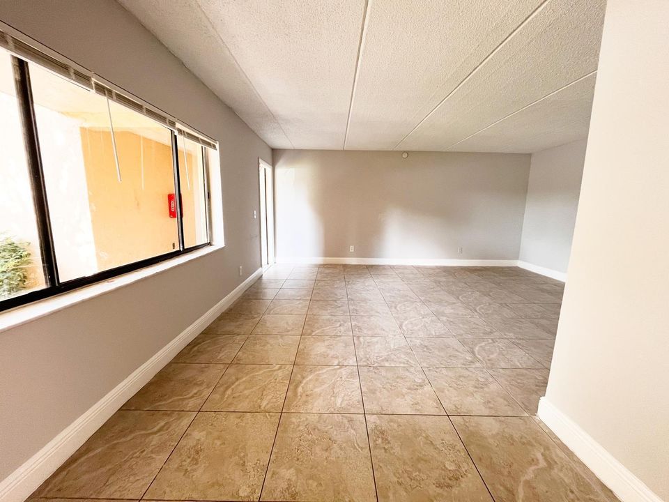 В аренду: $1,895 (2 спален, 2 ванн, 900 Квадратных фут)