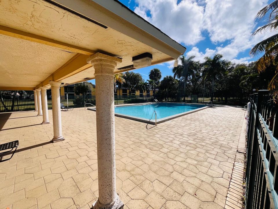 В аренду: $1,895 (2 спален, 2 ванн, 900 Квадратных фут)