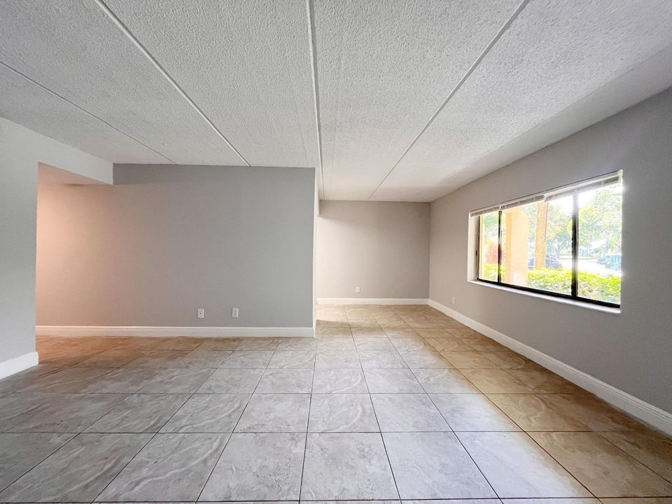 В аренду: $1,895 (2 спален, 2 ванн, 900 Квадратных фут)