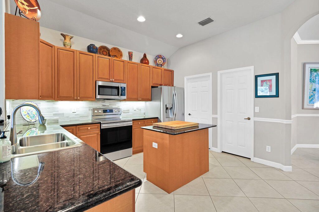 For Sale: $475,000 (4 beds, 2 baths, 2182 Square Feet)