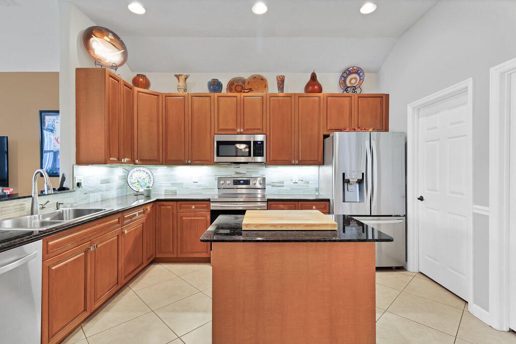 For Sale: $475,000 (4 beds, 2 baths, 2182 Square Feet)