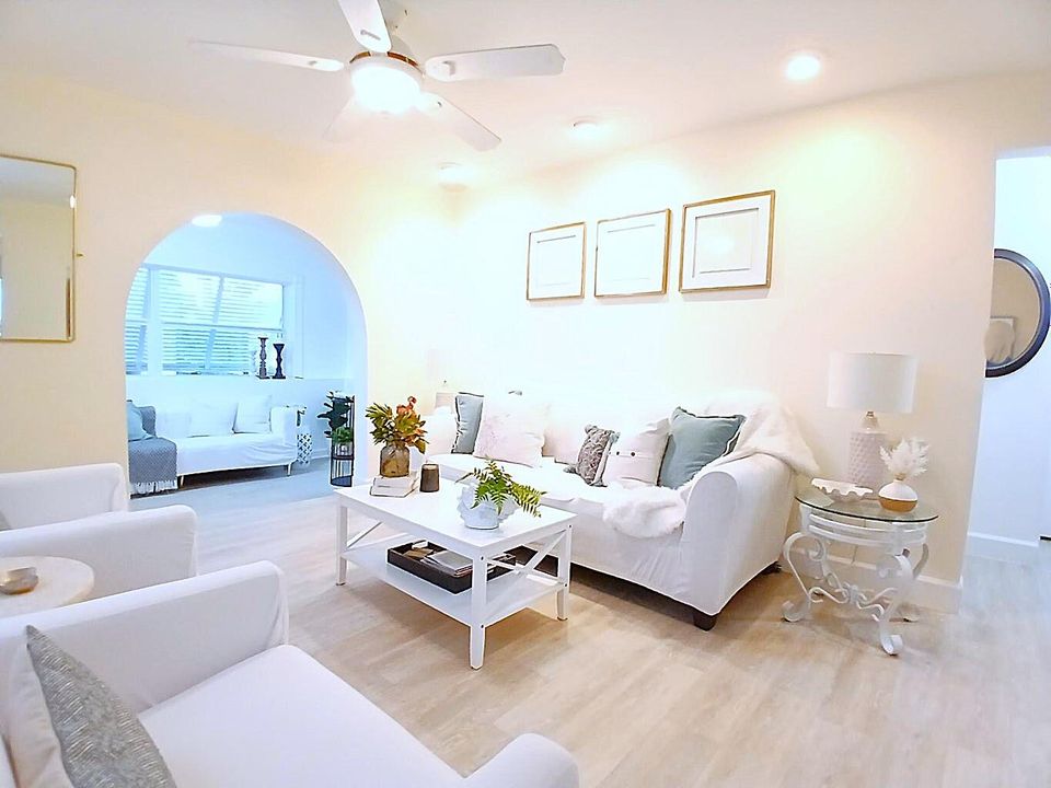 En Venta: $1,350,000 (4 camas, 3 baños, 2286 Pies cuadrados)