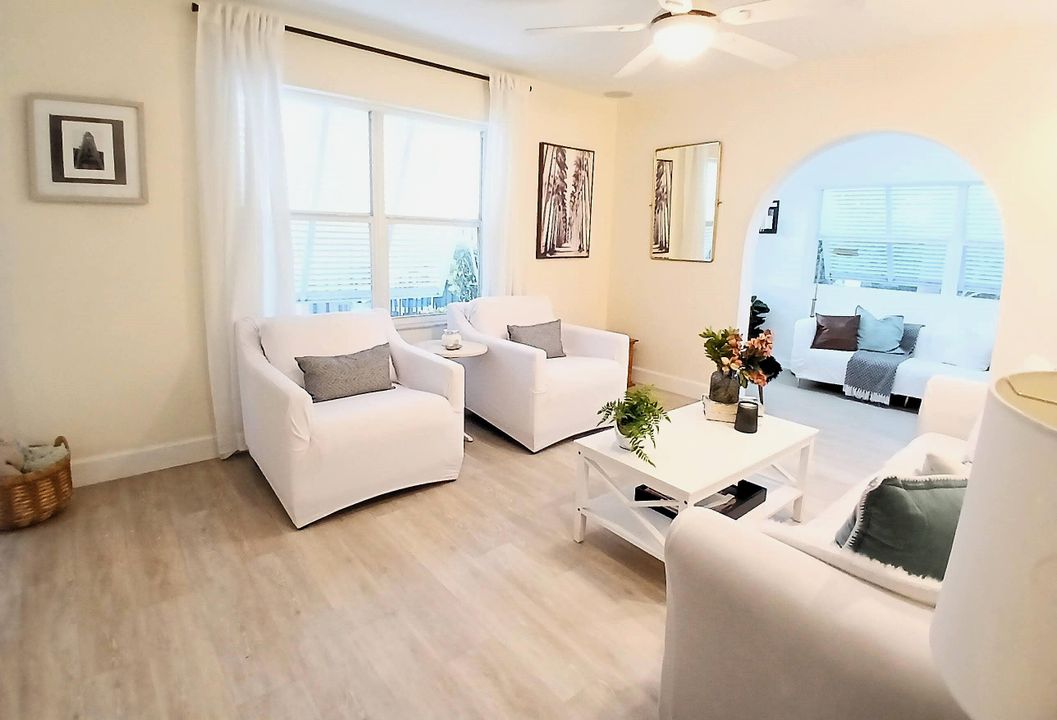 En Venta: $1,350,000 (4 camas, 3 baños, 2286 Pies cuadrados)