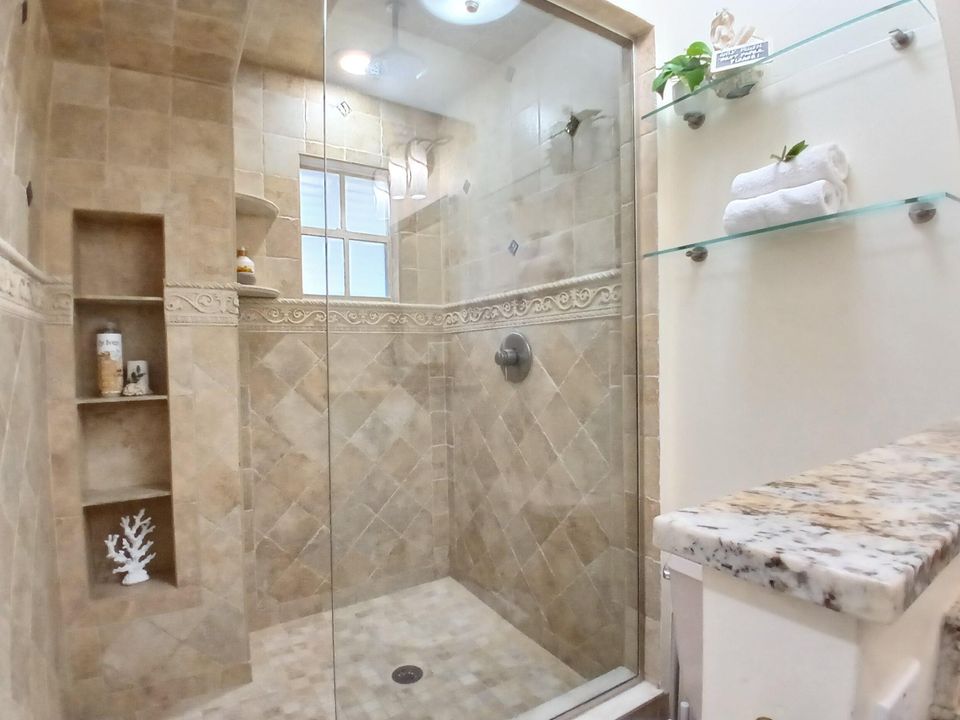 En Venta: $1,350,000 (4 camas, 3 baños, 2286 Pies cuadrados)