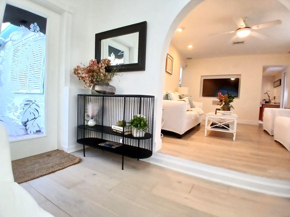 En Venta: $1,350,000 (4 camas, 3 baños, 2286 Pies cuadrados)