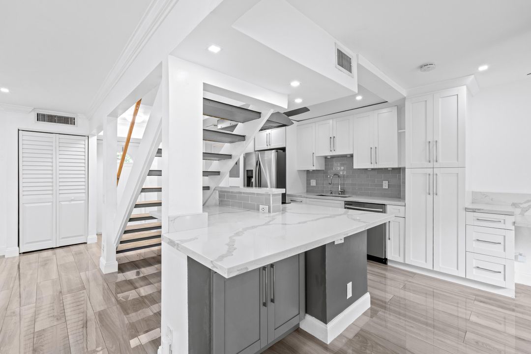 В аренду: $2,950 (2 спален, 2 ванн, 1300 Квадратных фут)