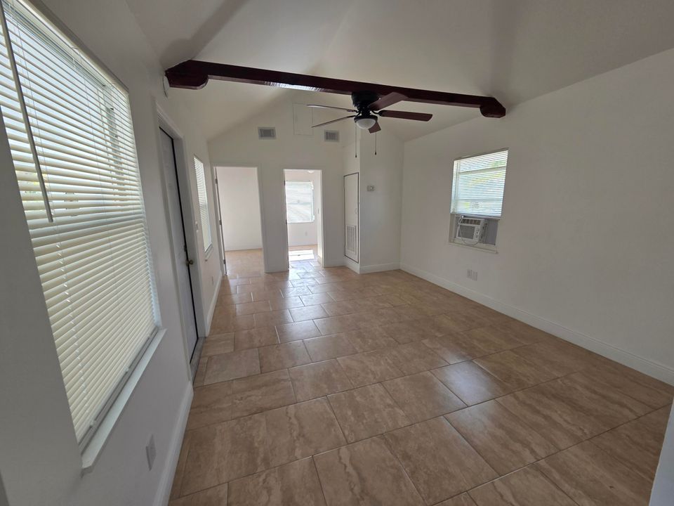 待售: $279,000 (2 贝兹, 1 浴室, 552 平方英尺)