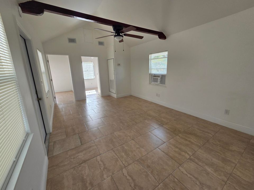 待售: $279,000 (2 贝兹, 1 浴室, 552 平方英尺)