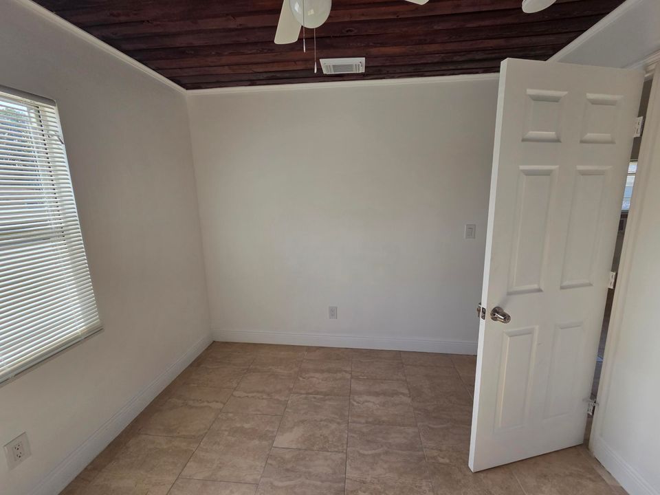 待售: $279,000 (2 贝兹, 1 浴室, 552 平方英尺)