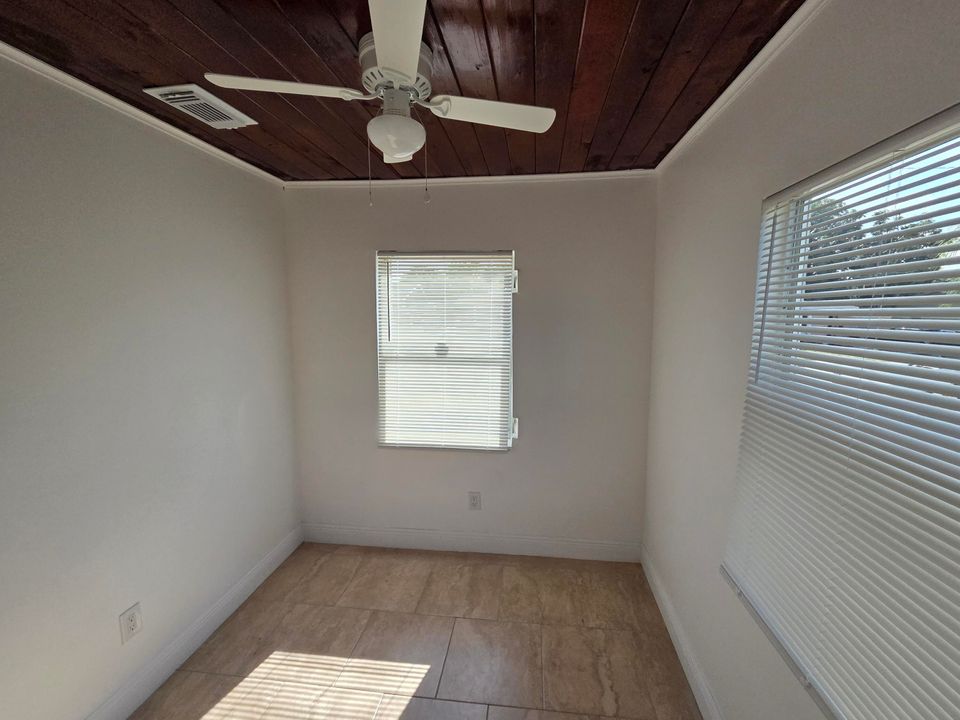 待售: $279,000 (2 贝兹, 1 浴室, 552 平方英尺)