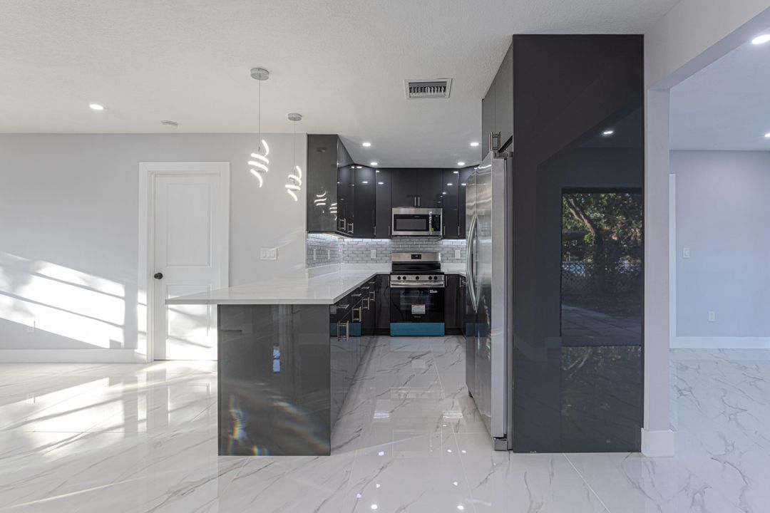 En Venta: $525,000 (3 camas, 2 baños, 1295 Pies cuadrados)